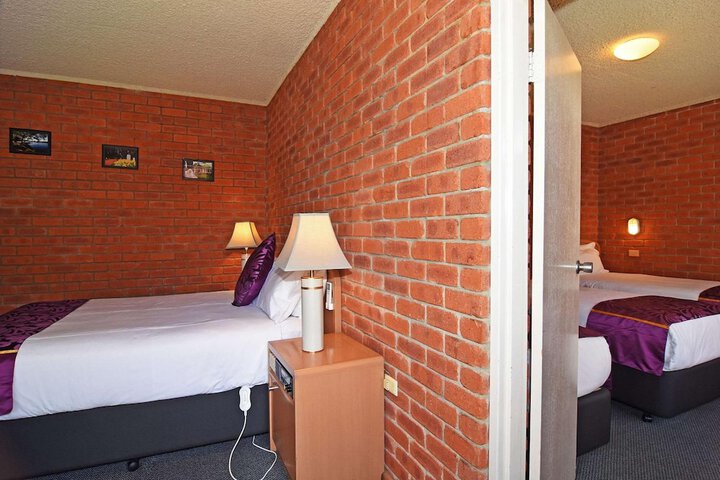 Room 11 of 34