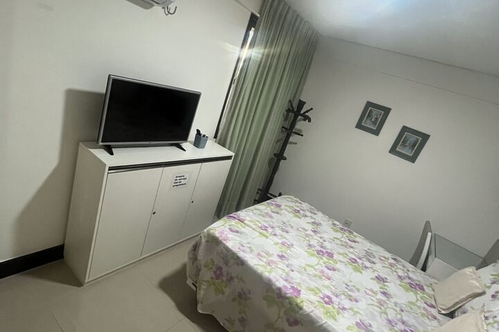Room 13 of 18
