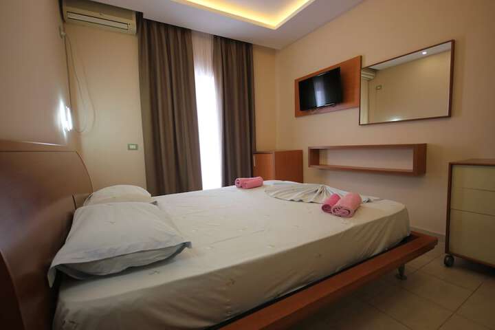 Room 15 of 24