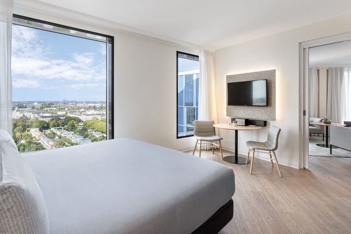 Room 34 of 105