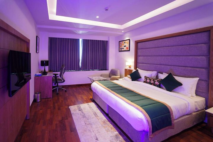 Room 7 of 16