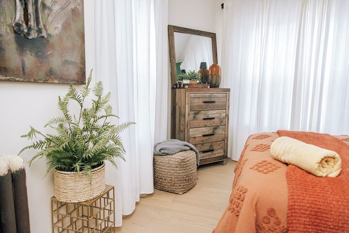 Room 9 of 37