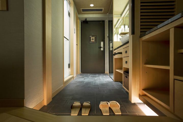 Room 16 of 119