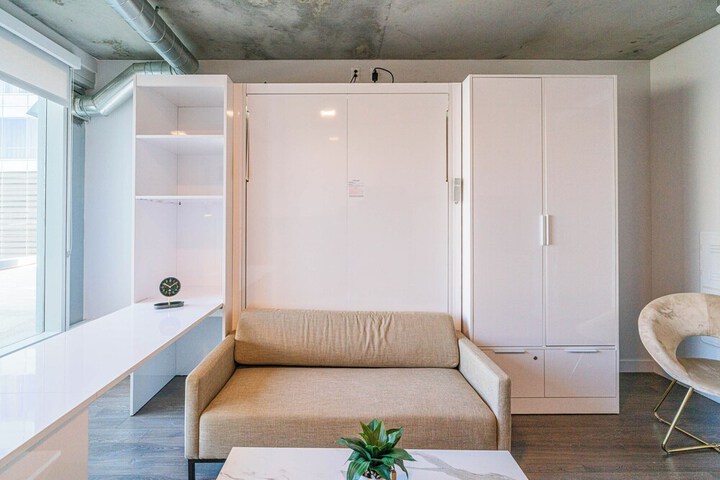 Room 11 of 32