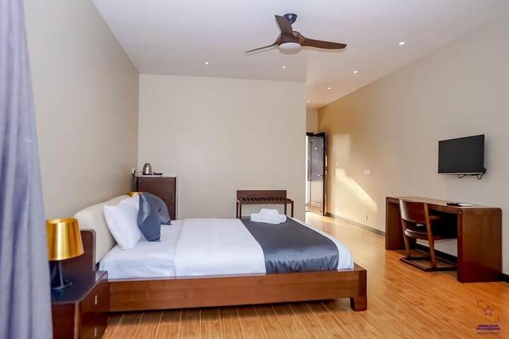 Room 6 of 14