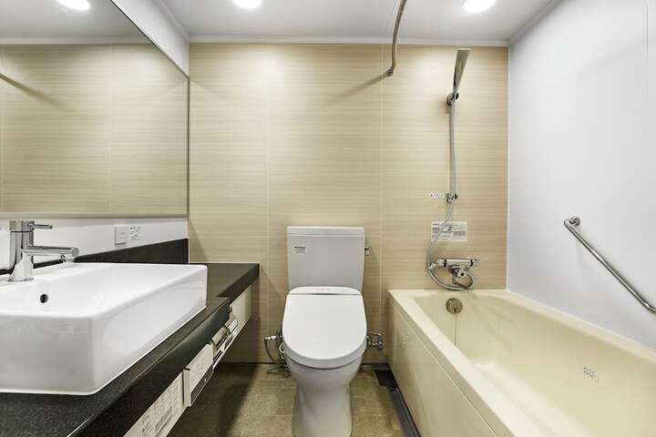 Room 12 of 25