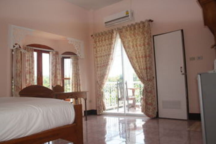 Room 11 of 21