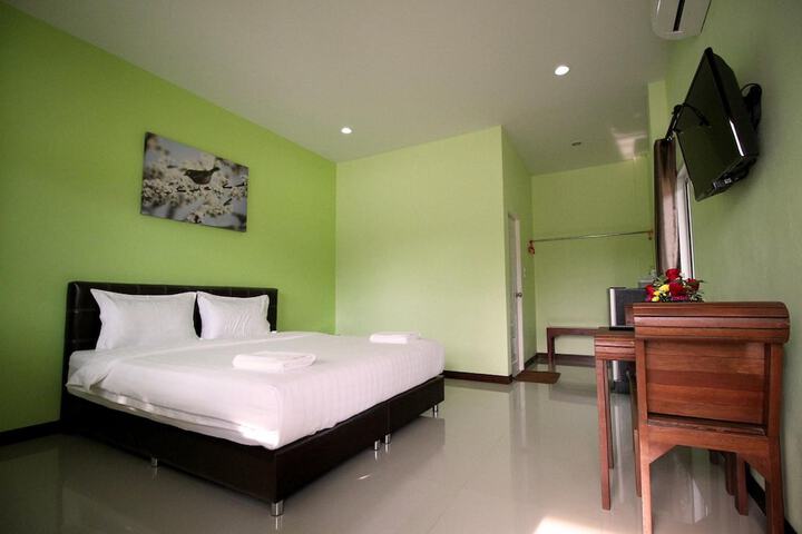 Room 10 of 38