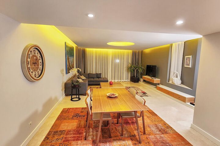 Room 32 of 180