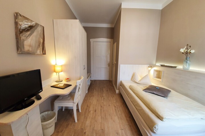 Room 15 of 76