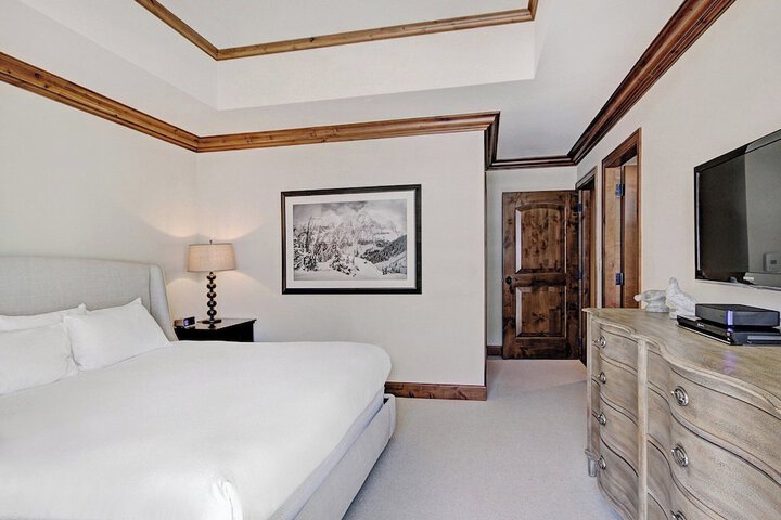 Room 43 of 569