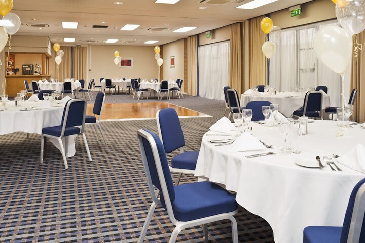 Ballroom/Hall 84 of 100