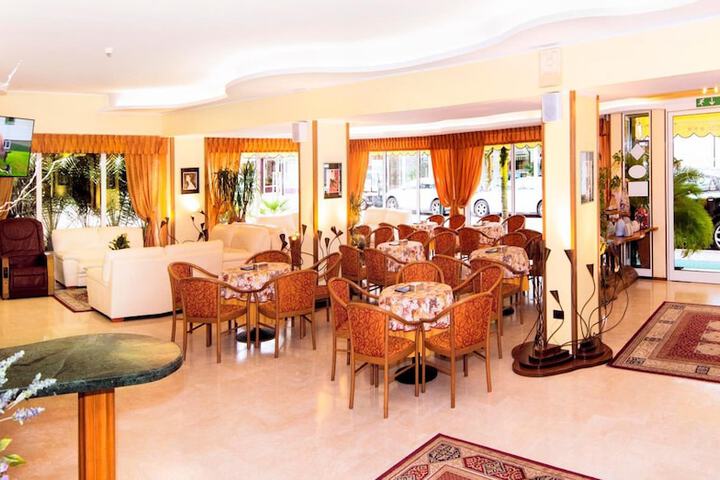 Entrance & Lobby