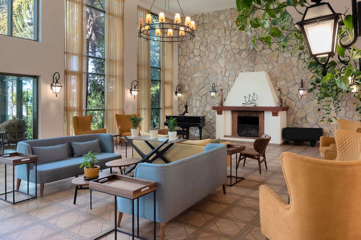 Entrance & Lobby