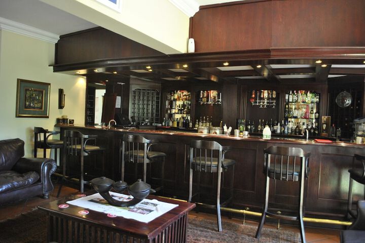 Lounge 20 of 33