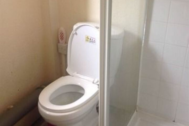 Room 4 of 12