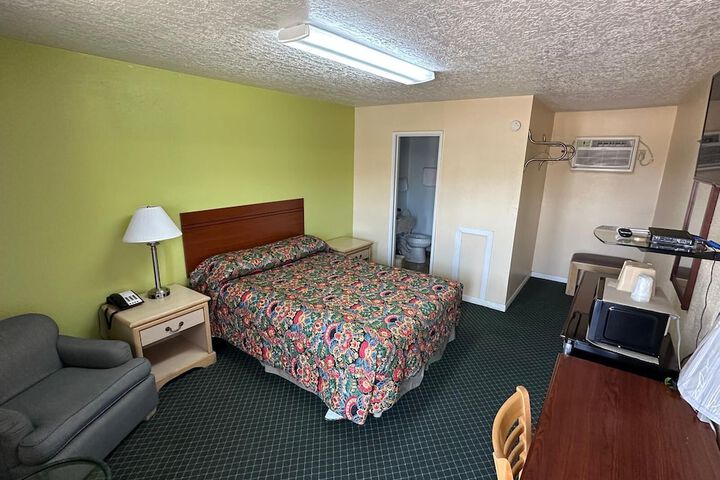 Room 11 of 27
