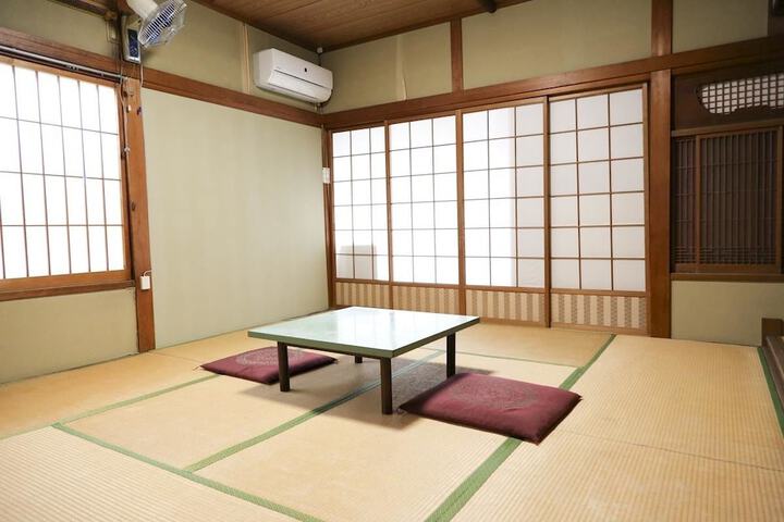 Room 18 of 40