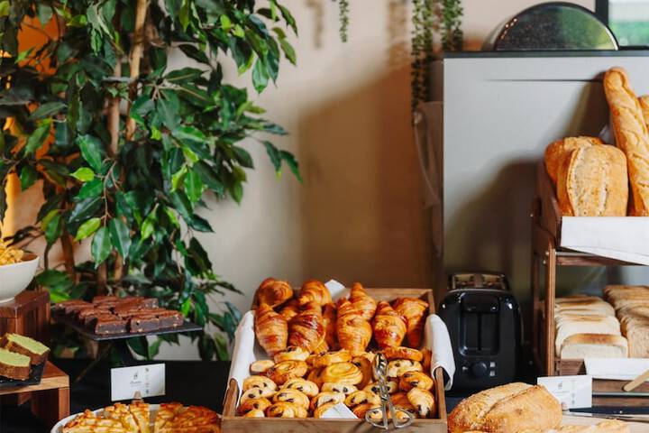 Breakfast/Coffee Service 88 of 127