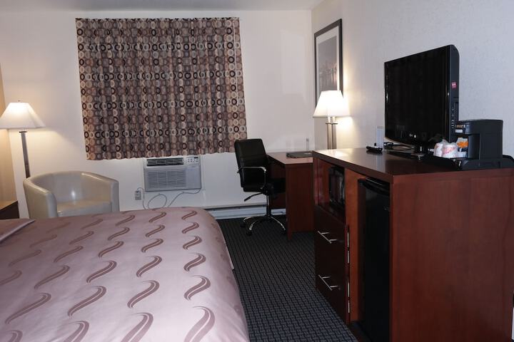 1 King Bed (7 of 10)