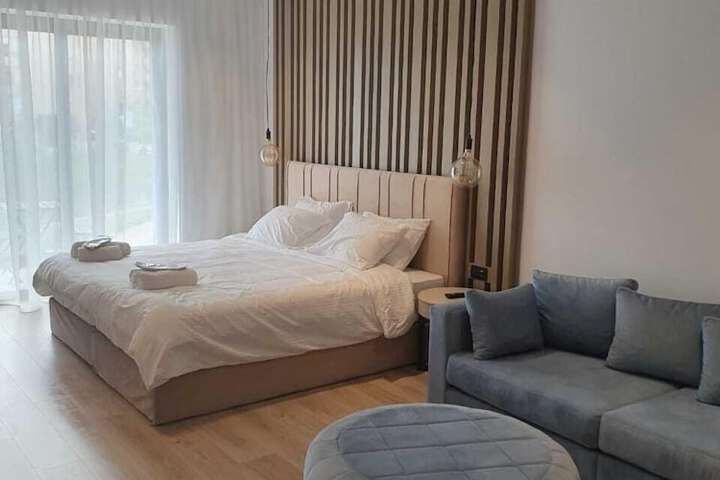 Room 17 of 37