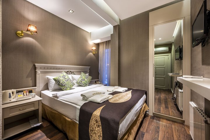 Room 5 of 72