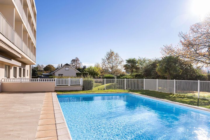 Hotel with Pool