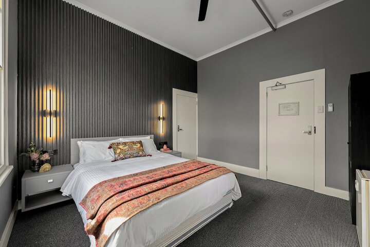 Room 6 of 19