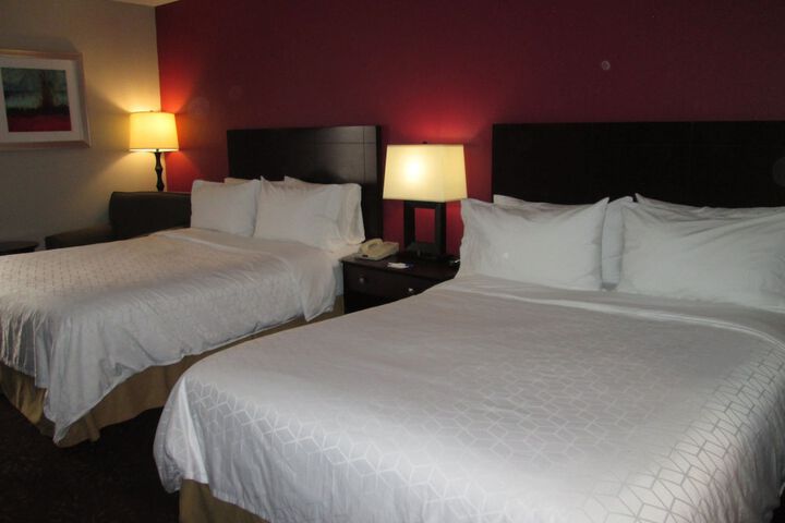 Standard 2 Queen Beds Accessible (4 of 19)