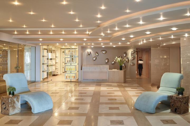 Entrance & Lobby