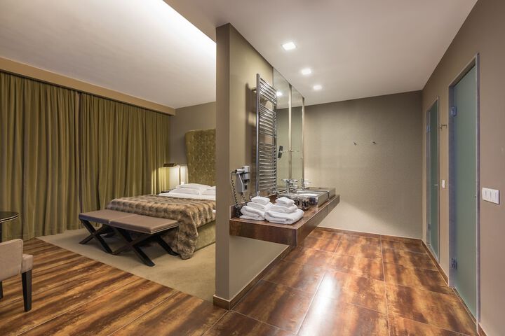 Room 57 of 118