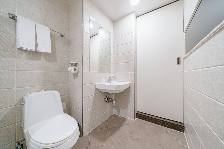 Clean Restrooms