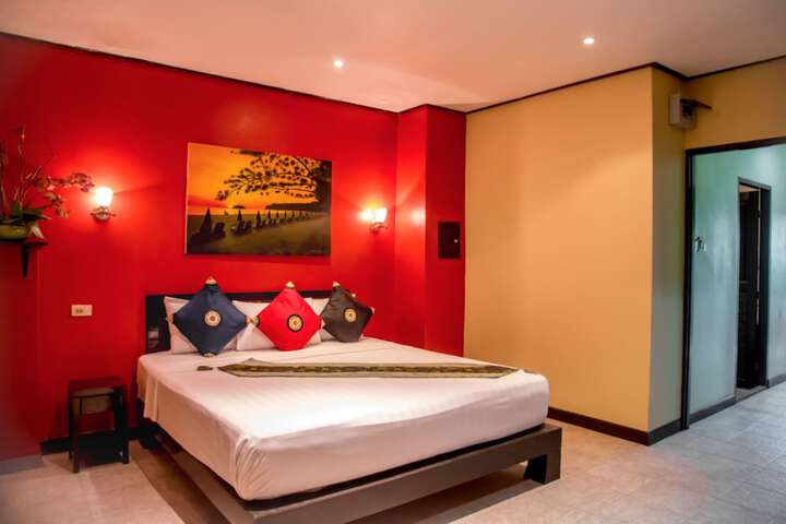 Room 8 of 33