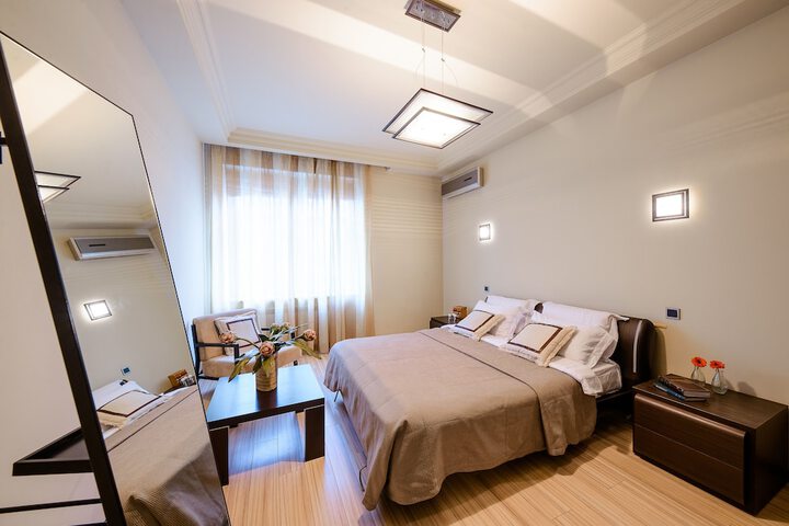 Room 12 of 33