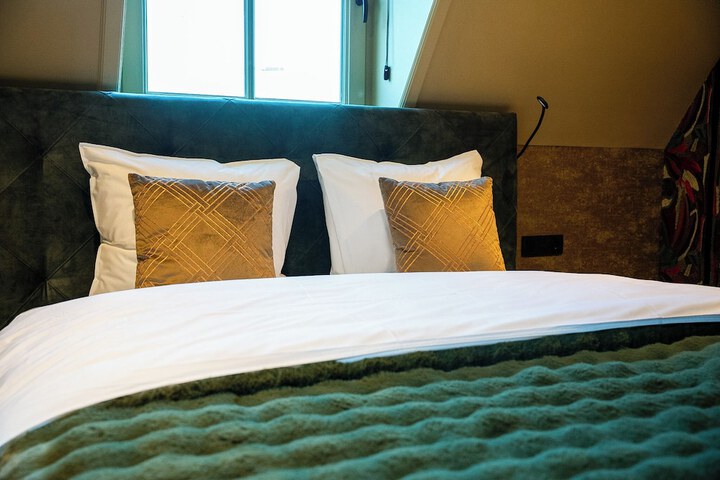Room 8 of 34