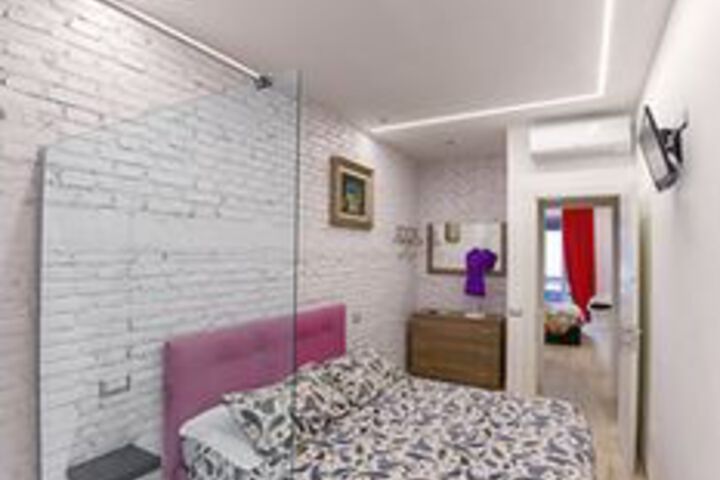 Room 6 of 13