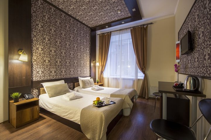 Room 16 of 32