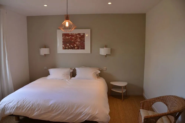 Room 4 of 33