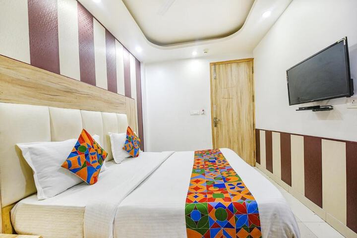 Room 5 of 7