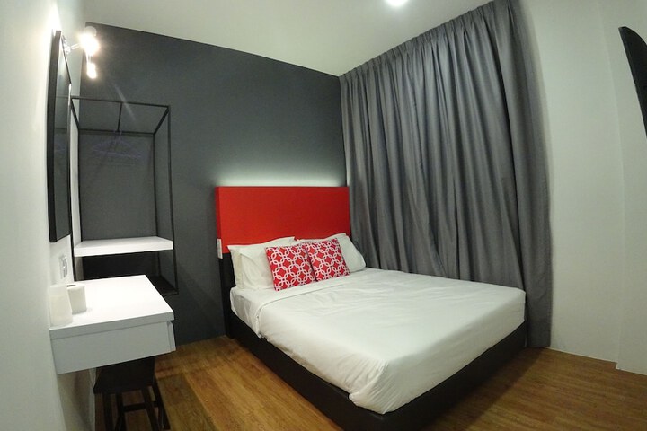 Room 7 of 13