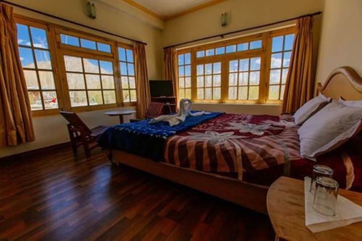Room 2 of 3
