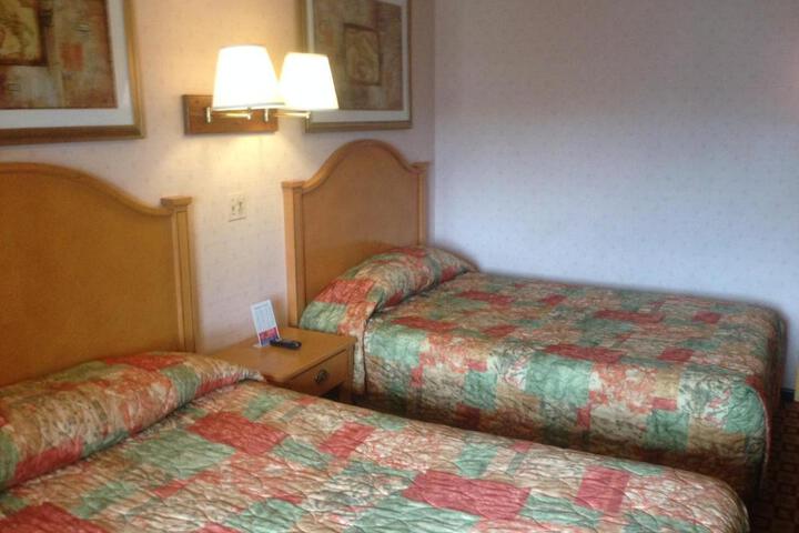 Deluxe 2 Queen Beds (1 of 7)