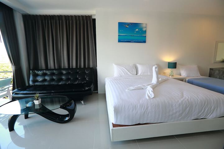 Room 11 of 28