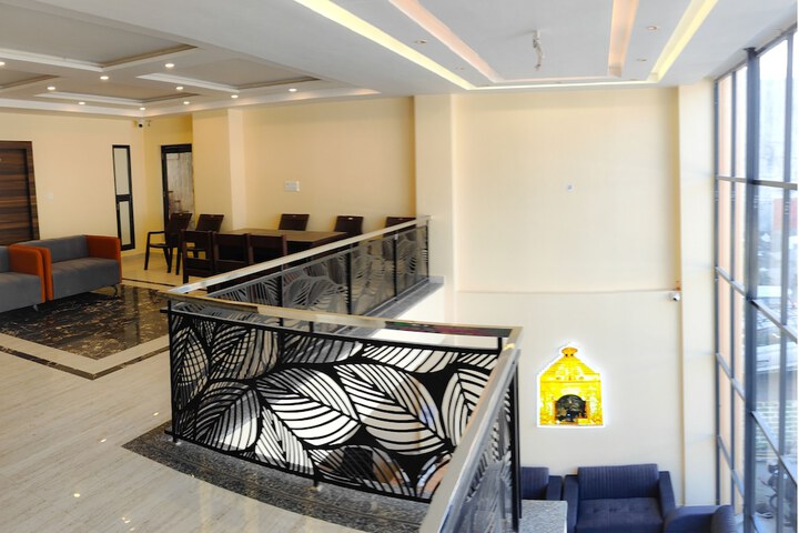 Room 7 of 13