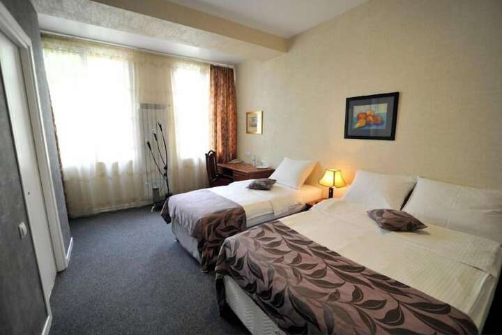 Room 5 of 9