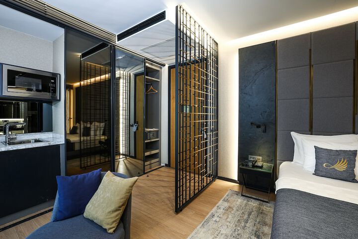 Room 15 of 80