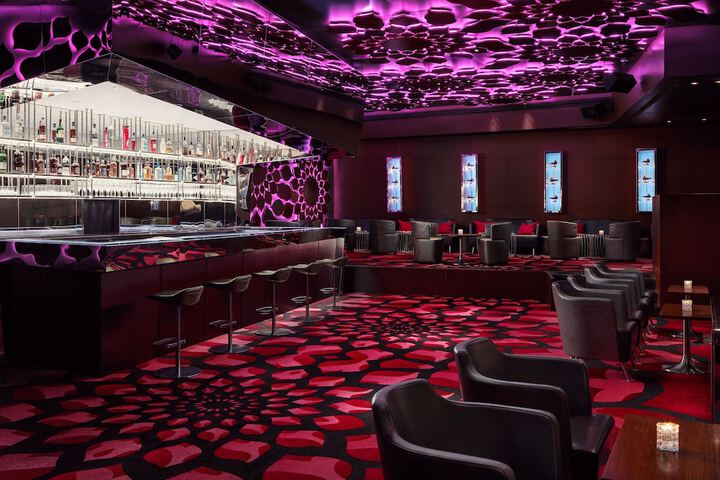 Lounge 112 of 154