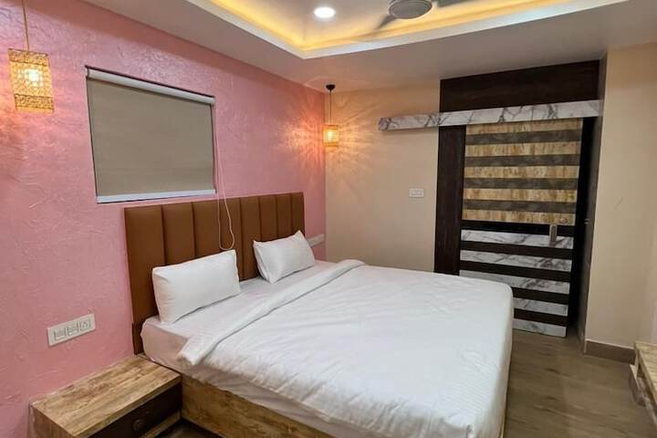 Room 7 of 14