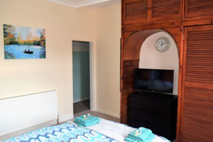 Room 4 of 10
