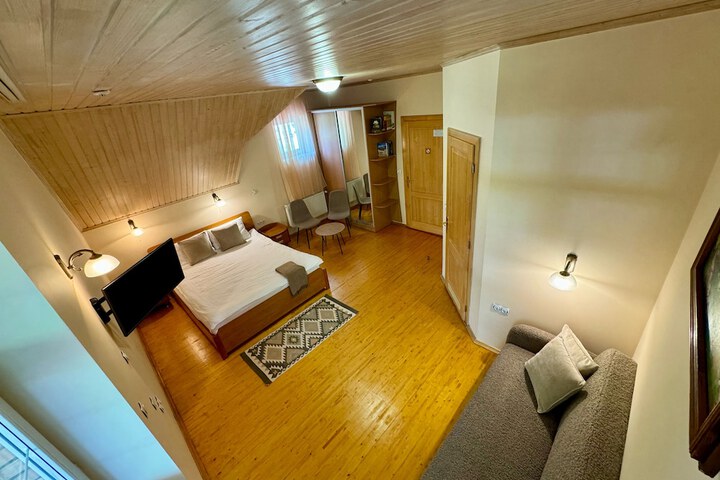 Room 22 of 65